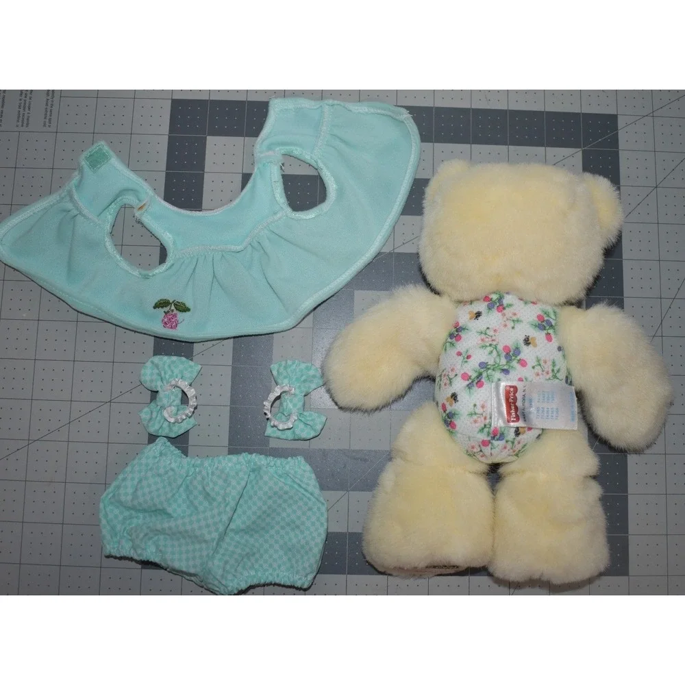 1998 Fisher Price Briarberry AshleyBerry Bear Plush 9 in w/ Original Dress Bows